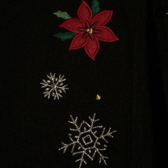 🎄Christmas cardigan with poinsettias & snowflakes - Picture 2 of 9